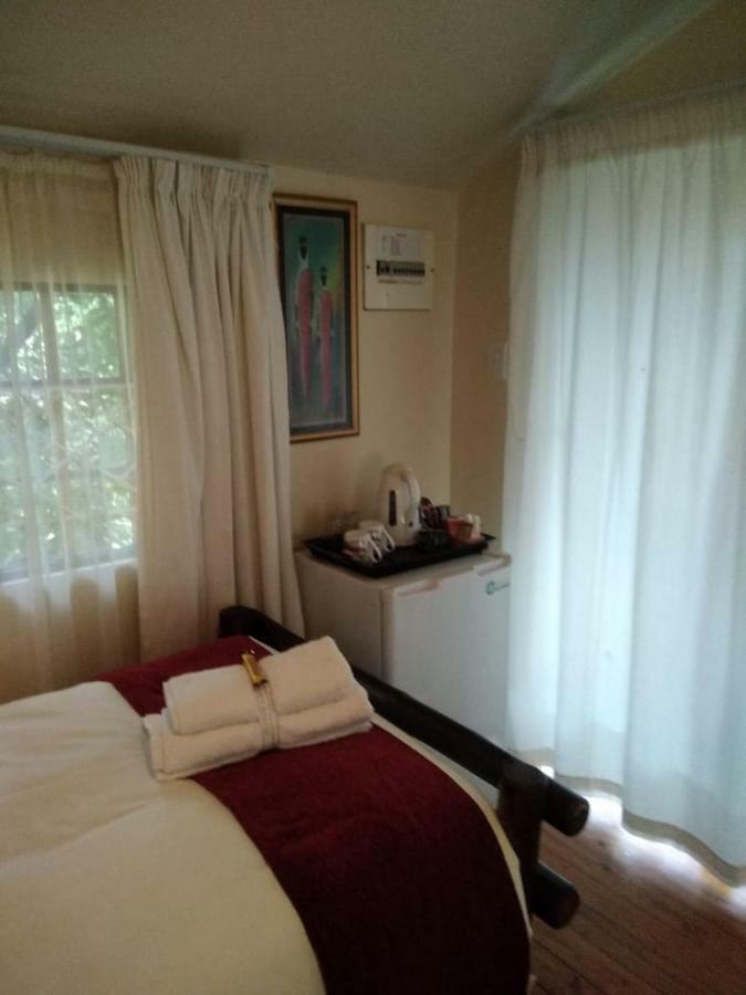รูสฟอนไทน์ เบดแอนด์เบรกฟาสต์แอนด์เฟอเรนซ์เซ็นเตอร์ Bed & Breakfast เดอร์บัน ภายนอก รูปภาพ