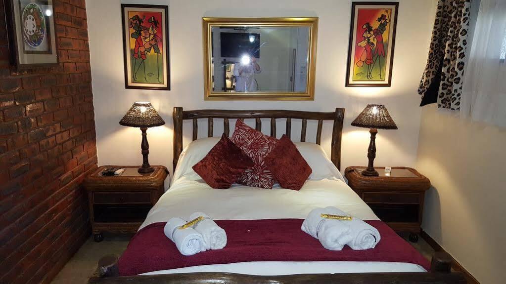 รูสฟอนไทน์ เบดแอนด์เบรกฟาสต์แอนด์เฟอเรนซ์เซ็นเตอร์ Bed & Breakfast เดอร์บัน ภายนอก รูปภาพ