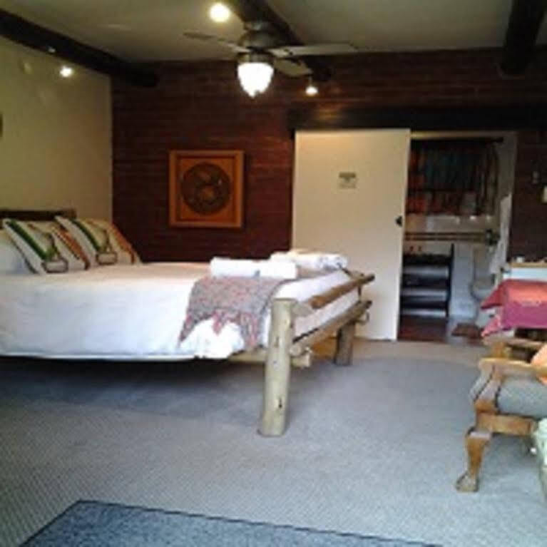 รูสฟอนไทน์ เบดแอนด์เบรกฟาสต์แอนด์เฟอเรนซ์เซ็นเตอร์ Bed & Breakfast เดอร์บัน ภายนอก รูปภาพ